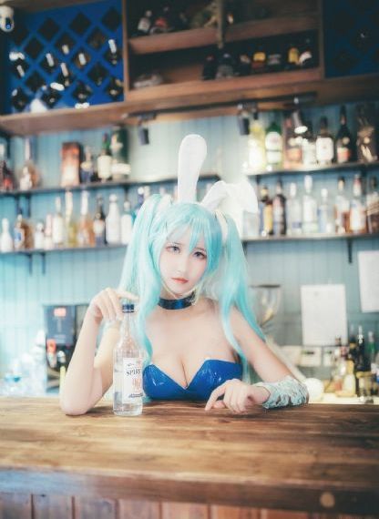 欧美成aⅴ人高清色屋_高清高清完整版播放