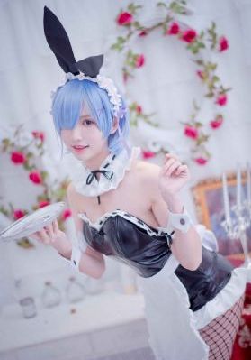 欧美化眉毛视频_720免费在线播放